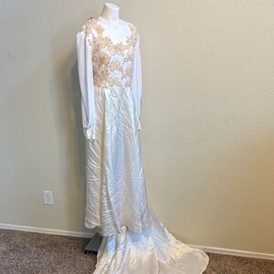 FINAL! VTG! Elegant Gold and White Long Train Wedding Dress